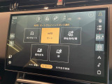 高い走破性も魅力のランドローバー。それを実現するテレインレスポンスには「オンロード」「草/砂利/雪」「泥/轍」「砂地」のモードを搭載!地形や天候に左右されない足元の確かさを実感ください。