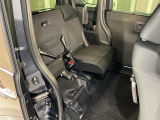 後席をはね上げれば、「もうひとつの荷室」が生まれます。