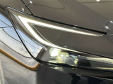 LEDヘッドライトです。デザイン性がよくとても明るいので、夜間の走行や悪天候でも安心です。しかも長寿命!
