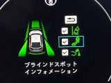 【ブラインドスポットインフォメーション】走行中、ドアミラーの死角になりやすい箇所に後続車が接近するとサイドミラー付近に警告を表示、ドライバーに注意喚起をしてくれます。