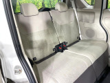 後部座席も気になるようなキズ・汚れやへたり等、大きなダメージはなく、良好な状態です。