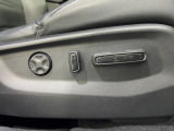 【電動パワーシート】無段階調整で微妙なポジションにも対応!しっかりした運転姿勢でロングドライブでも疲れにくいシートです。
