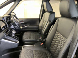 高いホールド性で運転姿勢が安定します。長距離ドライブでも疲れにくいのが魅力です。快適なドライビングライフをお送りください♪
