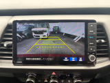 バックでの駐車が苦手な方や運転にあまり自信のない方でも後方の視界をしっかりサポート。安心して車庫入れが出来るバックカメラを装備しています!