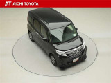 両側パワースライドドア付きだから、狭い駐車スペースなどでの乗り降りラクラク♪小さなお子さまのいるご家庭には嬉しい装備です。