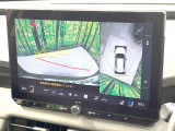 【パノラミックビューモニター】専用のカメラにより、上から見下ろしたような視点で360度クルマの周囲を確認することができます☆死角部分も確認しやすく、狭い場所での切り返しや駐車もスムーズに行えます。