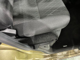 痛みの出やすい運転席シートの角、フロアマット、座面、ともに良好です