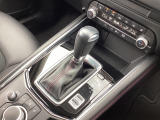 アクセルペダルを踏み込む量や速さに応じて変速パターンをし、人馬一体の運転感覚を発揮してくれる6速オートマ!
