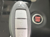 【オペレーションキー】カバンやポケットに入れたままでもドアの施錠・解錠が可能なスマートキーを装備。エンジンのオン・オフ時もカギを取り出す必要が無いからとっても便利です♪
