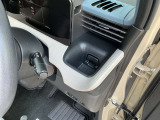 運転席、助手席の前にドリンクホルダ-が付いています!