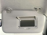 【運転席サンバイザー】鏡が付いているのでメイク直しなどにも便利★