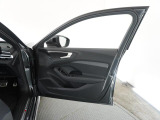 ドアを開けると上質で上品な室内空間が広がり細部までこだわったAudiデザイン性と、物づくりのこだわりを感じて頂けます。