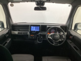 【前方視界】開放的な前方視界!運転がしやすく疲れにくいです♪窓が大きく、見通しがとっても良いおクルマですよ♪