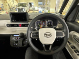 運転席まわり。スイッチやレバー等が使いやすく配置されています。