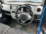 【運転席】座り心地が良いシートなので長時間の運転でも快適にお過ごしいただけます。新品のフロアマットのご注文も可能です。掲載箇所以外にご希望の写真がございましたらお気軽にお問い合わせ下さい。