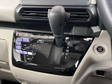操作が簡単なシフトレバーですのでストレスなく運転が出来ますよ!