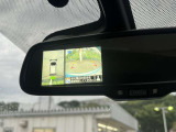 ルームミラーにアラウンドビューモニターが映るので楽々駐車