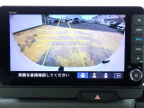 ◆【リアカメラ】が装着されています。リバースに入れるだけで映ります。後方の安全確認や、狭い駐車場での車庫入れ、雨の日や夜間など視界の悪い時に便利です。安全にバックする為には欠かせない装備です。