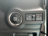 電動スライドドアは両側とも運転席から開閉することができます。