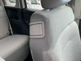 助手席背もたれも運転席に座りながら簡単にリクライニング♪後席のお子様まで簡単にアクセスできます