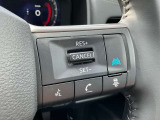 高速道路などの自動車専用道路で、アクセル、ブレーキ、ステアリングを自動制御してドライバーを支援する運転支援システムです。渋滞走行や長距離巡航時の疲労を大幅に軽減し、車線中央の維持や前車追従、を行います