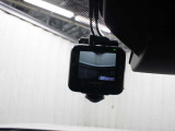 交通事故処理の迅速化等、運転中の「万が一」を記録してくれ、もしもの時も心強いドライブレコーダーを装備しています