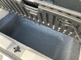 ラッゲッジルーム下に収納があります。