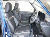 【フロントシート】運転席はしっかりと体を支えてくれる形状になっています】