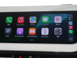 【アップルカープレイ】iPhoneがBMW車両とワイヤレスで接続されます。Apple CarPlayでは、オーディオストリーミングやメッセージングアプリがディスプレイに表示されます。