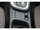 【EVモード】 電気モーターのみを使って走行するモードです。深夜の住宅街、屋内駐車場でエンジン騒音や排気ガスを気にすることなく走行できます。