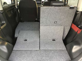 シートを倒すと大きな荷物や長い荷物などたくさん積めますよ☆