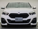 【キドニーグリル】BMWの代名詞。一目見ただけでBMWであると認識できる確固たるアイコンとして存在感を放ちます。
