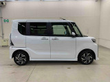 軽自動車、小型車を中心に常時300台展示車を御用意させて頂いております