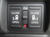 両側電動パワースライドドア付き。運転席からも簡単に開閉もできます。