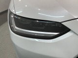 LEDヘッドライトは、点灯の瞬間から最大光量を発揮し、突然暗くなるトンネルなどでの安定感を高めます。