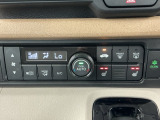 オートエアコン付きです!お好みの温度をセットするだけでエアコンの風量などを自動でコントロール。快適な車内でお過ごしいただけます。寒い時期には嬉しいシートヒーター付きです!