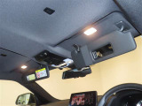 運転席・助手席バニティミラー&照明付サンバイザー