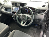 【運転席】座り心地が良いシートなので長時間の運転でも快適にお過ごしいただけます。新品のフロアマットのご注文も可能です。掲載箇所以外にご希望の写真がございましたらお気軽にお問い合わせ下さい。