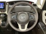 ハンドルにHondaセンシング系のクルーズコントロールやレーンキープアシストなどのスイッチと、オーディオの操作スイッチが装備されています。ハンドルから手を離さず安全に操作できます。