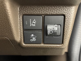 【LKAS】車線の中央付近を維持するようハンドル操作を支援する機能。車線をはみ出しそうな場合も警告音と共にハンドルが正常な位置に戻ろうとします。