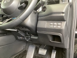 左側に高速で便利なETCがあり、横滑りを防ぐVSAなどのスイッチは、運転席の右側、手の届きやすい位置にあります。