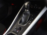 電動パーキングブレーキ・ブレーキホールドを装備してます。ホールド機能は信号待ちが多い一般道で疲労軽減になり、大好評です!