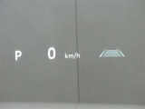 カラーヘッドアップディスプレイ付き。少ない視線移動で情報を確認できるので、運転の疲労軽減に繋がりますよ♪