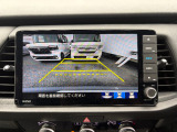 バックでの駐車が苦手な方や運転にあまり自信のない方でも後方の視界をしっかりサポート。安心して車庫入れが出来るバックカメラを装備しています!