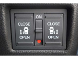 【両側パワースライドドア】運転席にあるスイッチを押すだけで両側後席のスライドドアを開けることができる便利機能です!