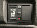 【片側パワースライドドア】片側がパワースライドドアになっており、運転席のスイッチやスマートキーでも開閉が可能です!開口部も広いので乗り降りも楽々♪