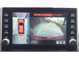パノラミックビューモニター付きです。車両を上から見たような映像をディスプレイオーディオ画面に表示。運転席からの目視だけでは見にくい、車両周辺の状況をリアルタイムでしっかり確認できます。