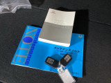メンテナンスノート【整備記録簿】、取説も揃っています。スマートキーはバッグなどにしまったままボタン操作でエンジンの始動・停止ができて大変便利です。