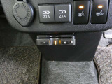 運転席と助手席には寒い時にうれしいシートヒーターが装備されてます。