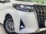 【LEDヘッドライト】悪天候や夜間走行時も良好な視界を確保し安心して運転できる高輝度LEDヘッドライトを装備!点灯速度が早く、消費電力も抑えられています。